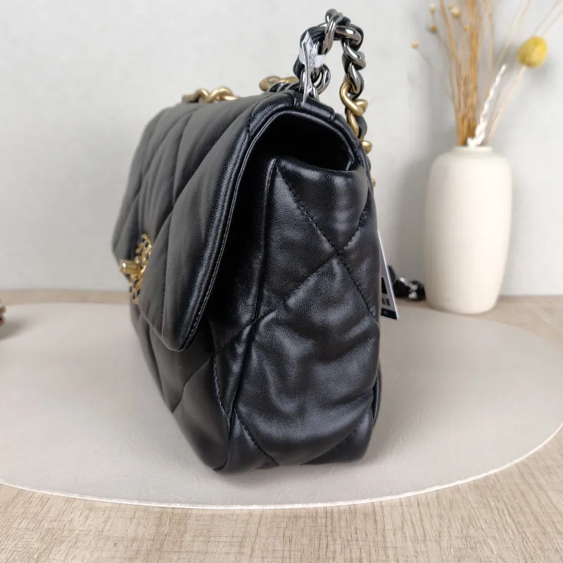 Chanel Crossbody Bag 19Bag Black SL ambskin Small 26 × 9 × 16 cm — detail view 1 of 15