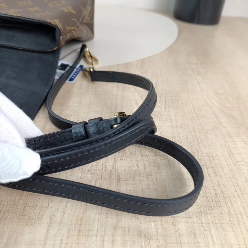 Louis Vuitton Crossbody Bag Locky BB Black PVCBB20 × 7.5 × 16 cm — detail view 8 of 12