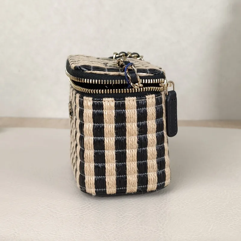 Chanel Crossbody Bag Edition Black Wovenmini11 × 7 × 9 cm — detail view 4 of 14