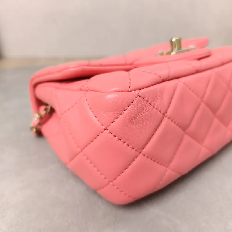 Chanel Crossbody Bag Pink Lambskinmini17 × 8 × 13.5 cm — detail view 12 of 19