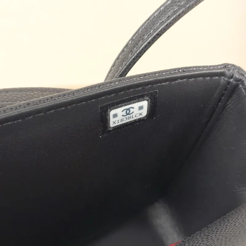 Chanel Crossbody Bag 26p preppy coco Black Grained Calfskin Mini 17 × 5 × 11.5 cm — detail view 2 of 12