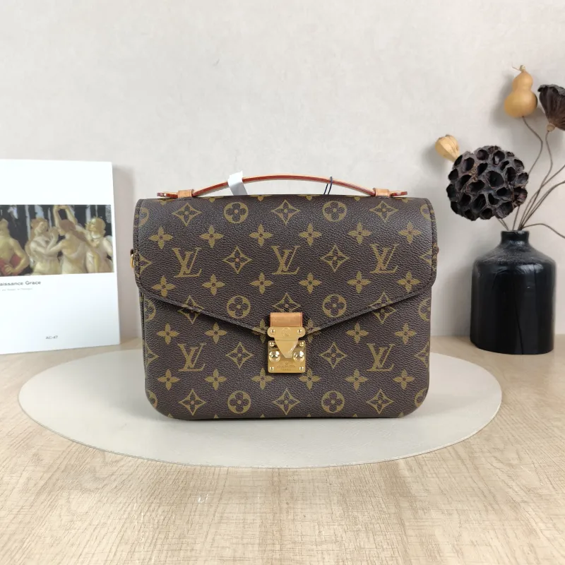 Louis Vuitton Crossbody Bag Pochette Métis Monogram PVC Medium25 × 7 × 19 cm