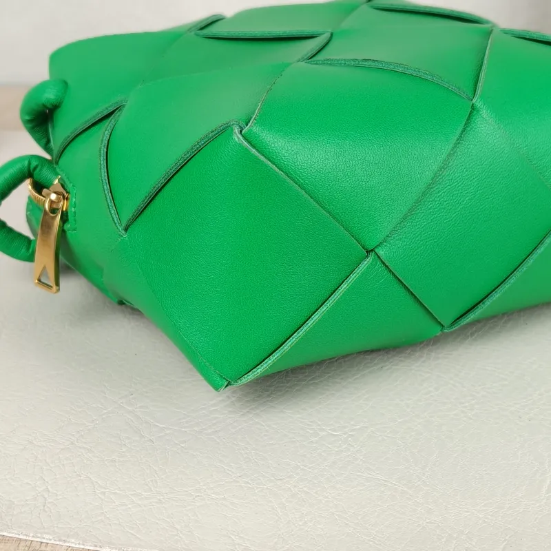 Bottega Veneta Shoulder Bag Cassette Shoulder Crossbody Bag Green Lambskin One Size15 × 7 × 13 cm — detail view 1 of 9