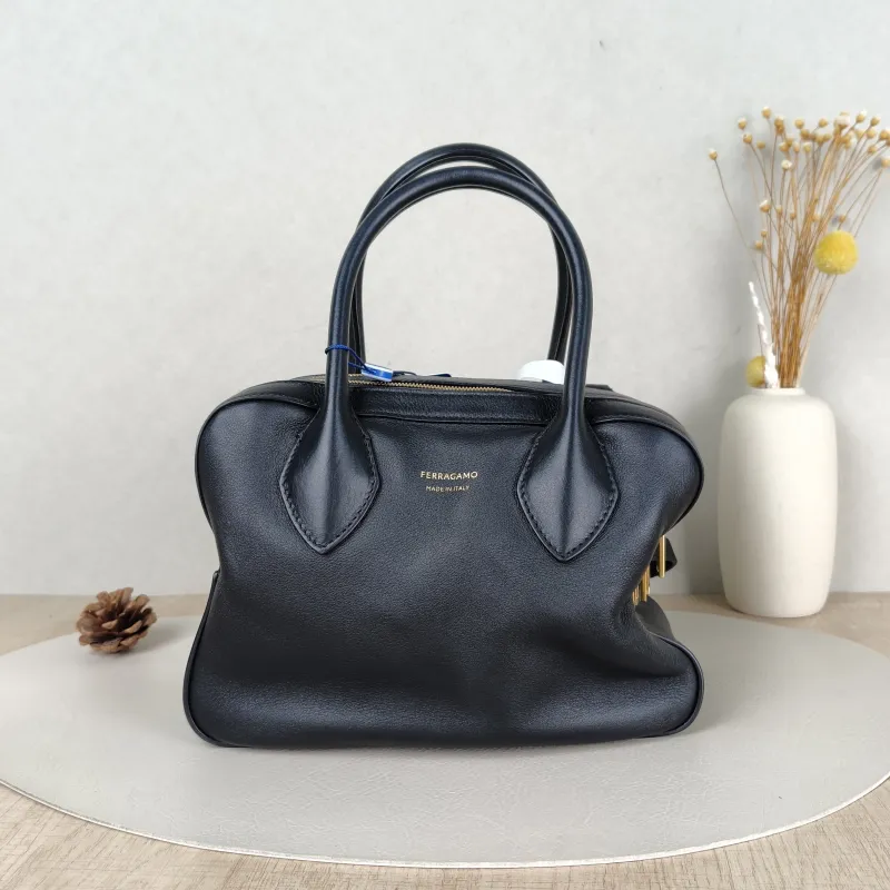 FERRAGAMO Shoulder Bag Top Handle Shoulder Crossbody Bag Black Calfskin One Size23 × 10 × 16 cm