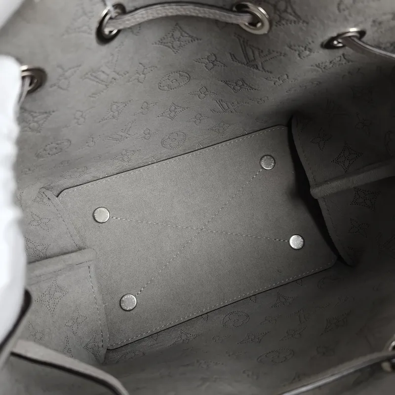 Louis Vuitton Crossbody Bag BELLA Grey Calfskin One Size 22 × 14 × 19 cm — detail view 6 of 10