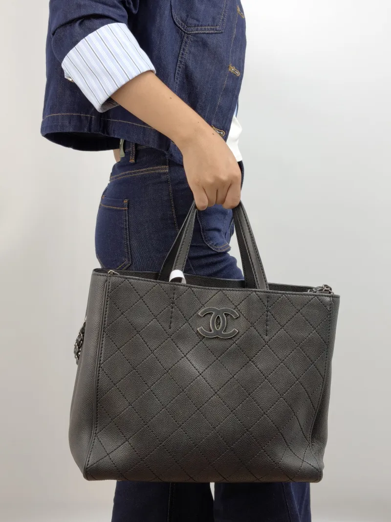 Chanel Shoulder Bag Tote Bag Black Grained Calfskin 33 × 14 × 26 cm — on-model view 2 of 2
