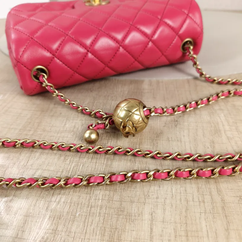 Chanel Crossbody Bag mini Red Lambskin One Size 20 × 6 × 12 cm 30 — detail view 3 of 11