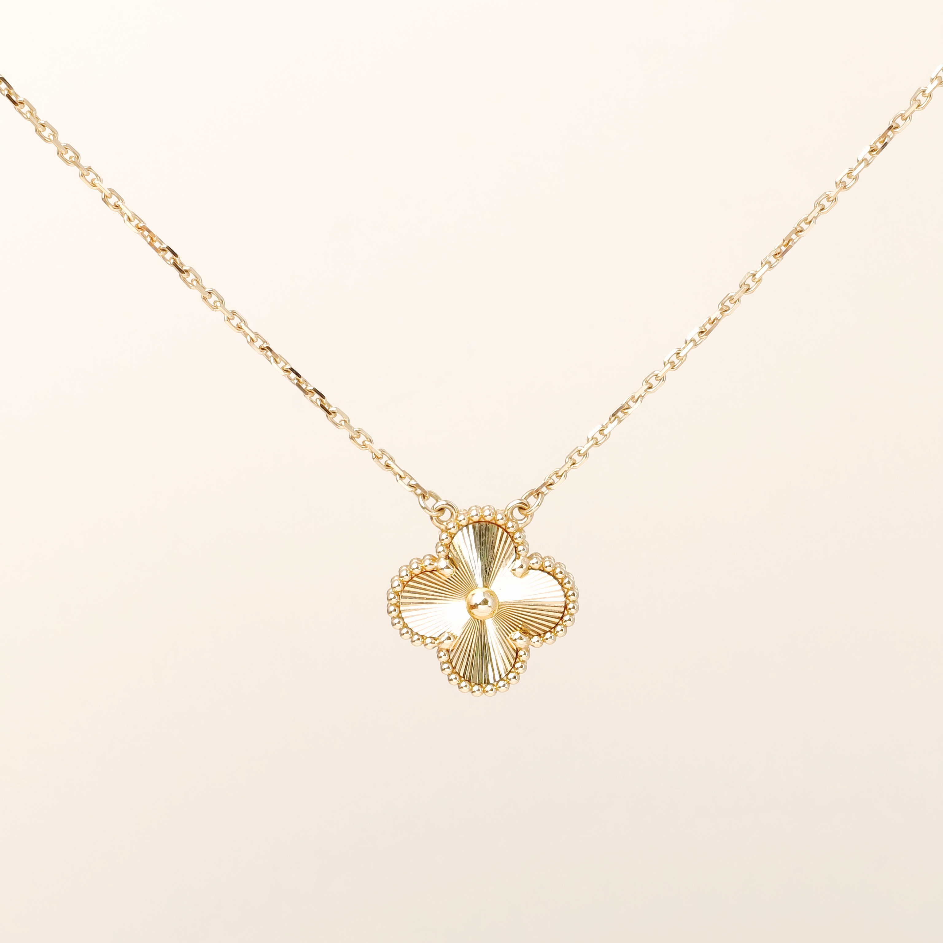 Van Cleef & Arpels Necklace Alhambra Yellow Gold 18KY ellow Gold Vintage Small1.5 × 1.5 × 42 cm