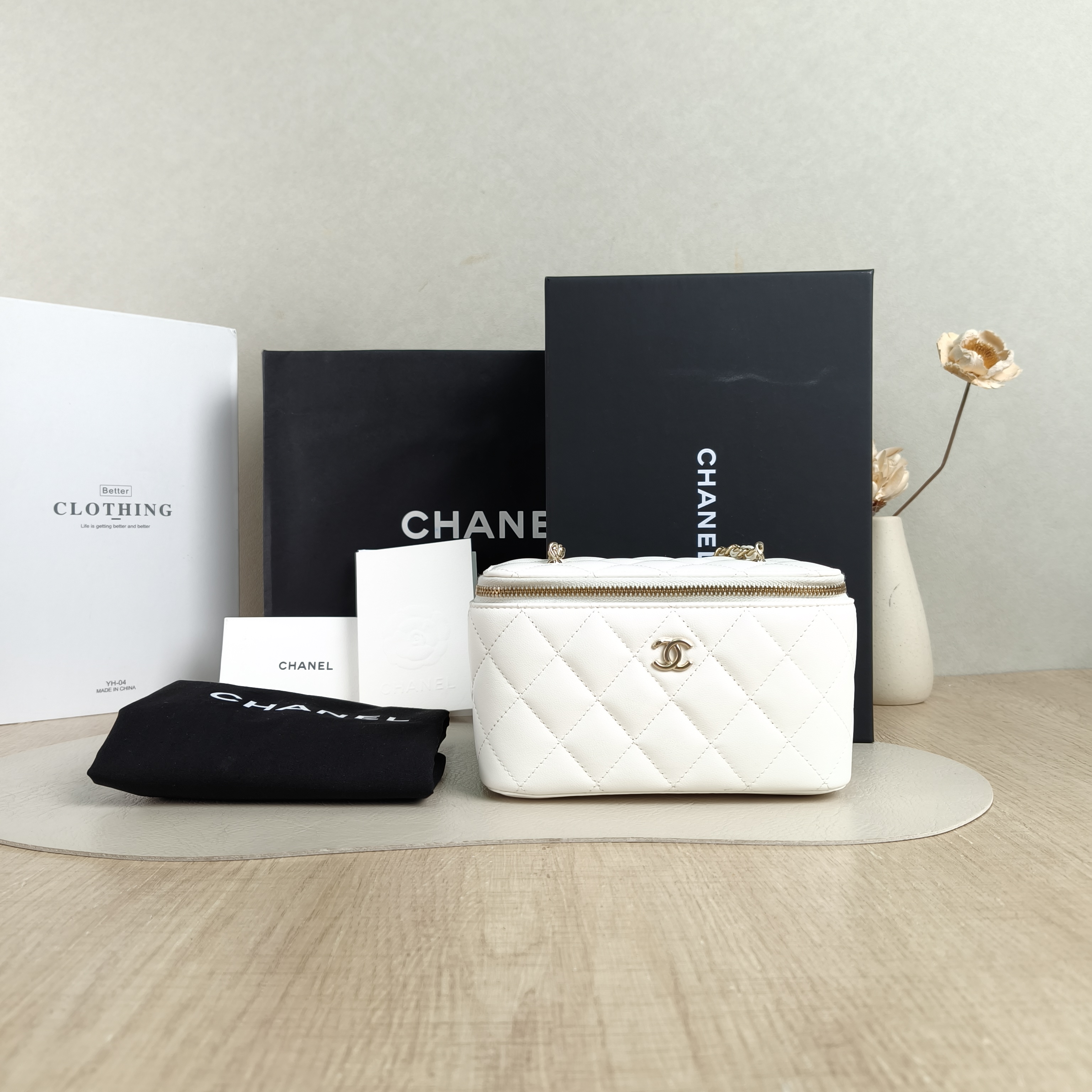 Chanel Crossbody Bag Edition White Lambskin One Size16 × 8 × 9.5 cm — cover view 5 of 6