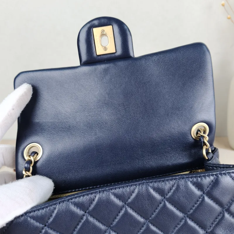 Chanel Crossbody Bag mini Blue Lambskin One Size20 × 6 × 12 cm — detail view 3 of 15