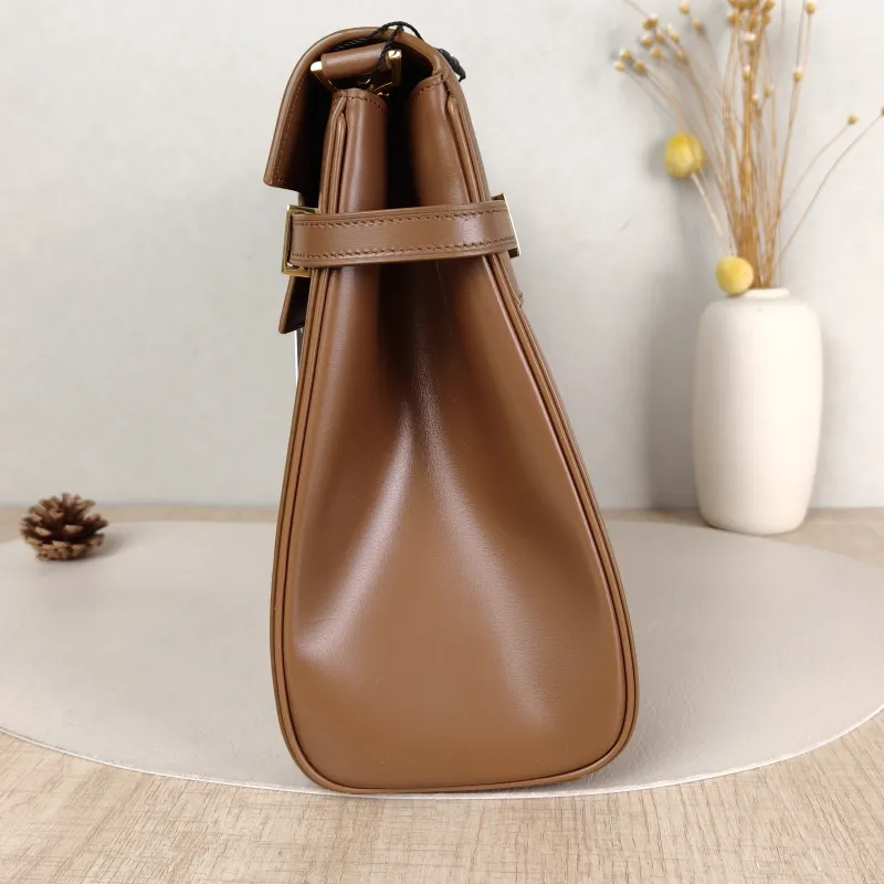 SAINT LAURENT MANHATTAN Caramel Calfskin Small 32 × 10 × 22.5 cm — detail view 3 of 12