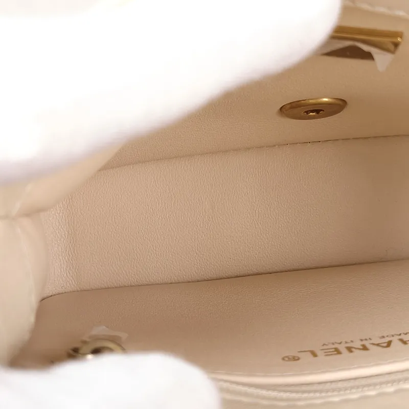 Chanel Crossbody Bag Beige Lambskin One Size18 × 6 × 14 cm — detail view 4 of 16