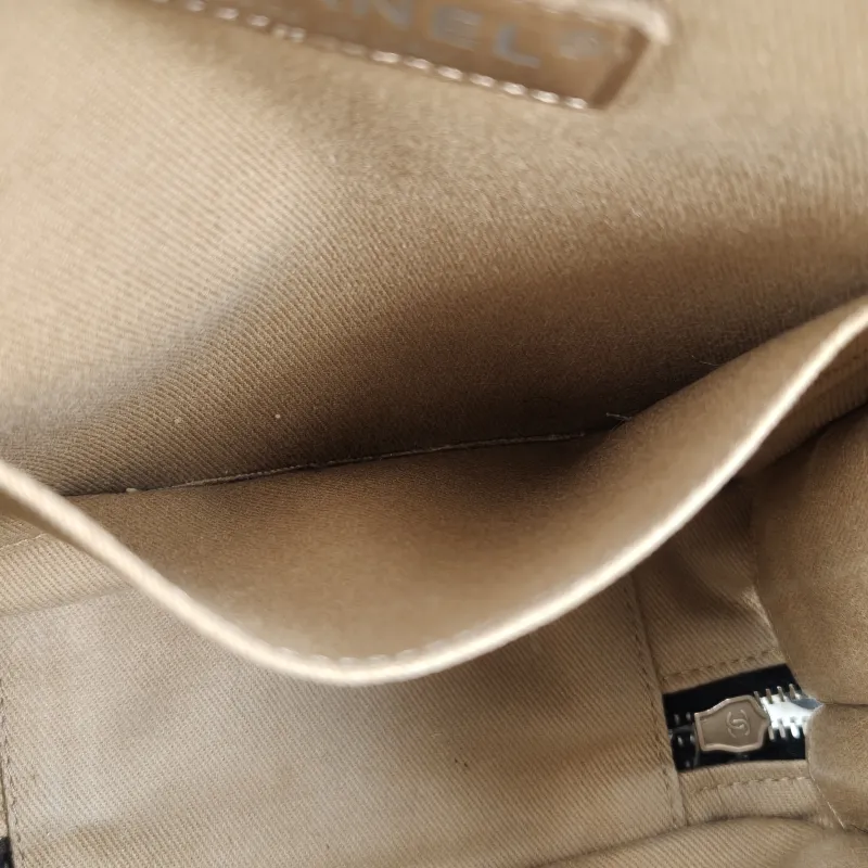 Chanel Crossbody Bag Crossbody Bag Black Waxed Leather One Size17 × 8 × 18 cm — detail view 10 of 17