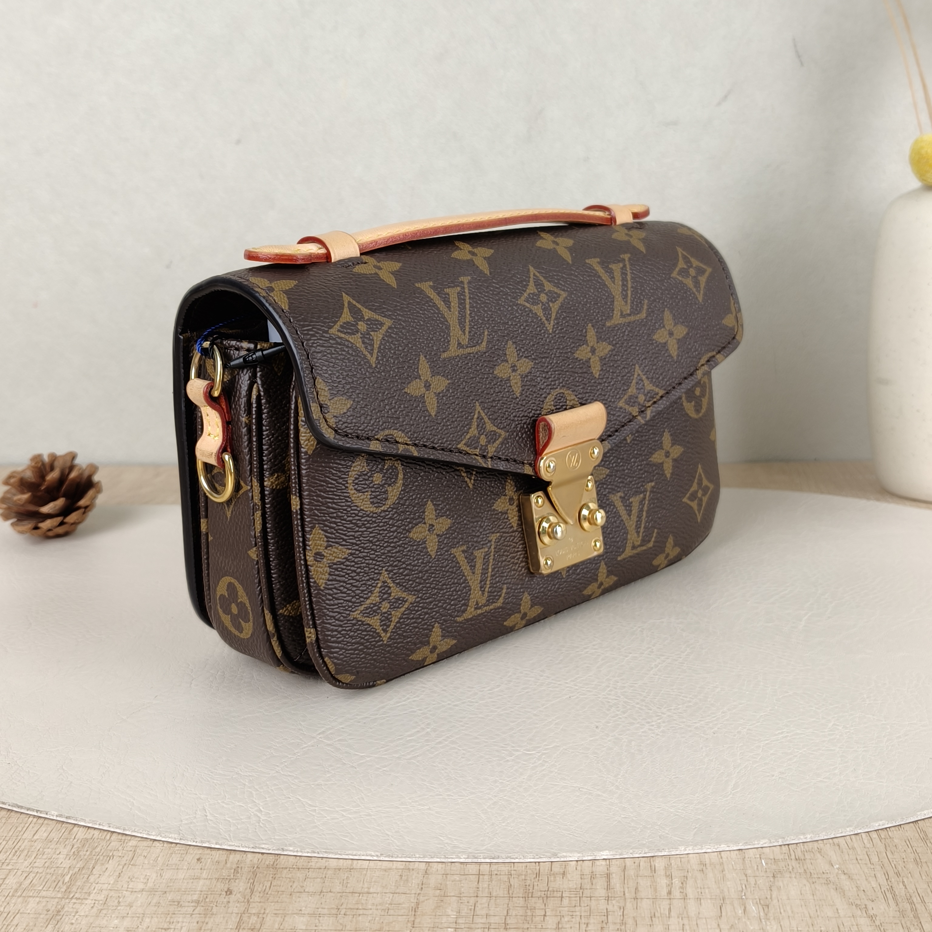 Louis Vuitton Crossbody Bag Pochette Métis East West Monogram PVC Small21.5 × 6 × 13.5 cm — cover view 5 of 6