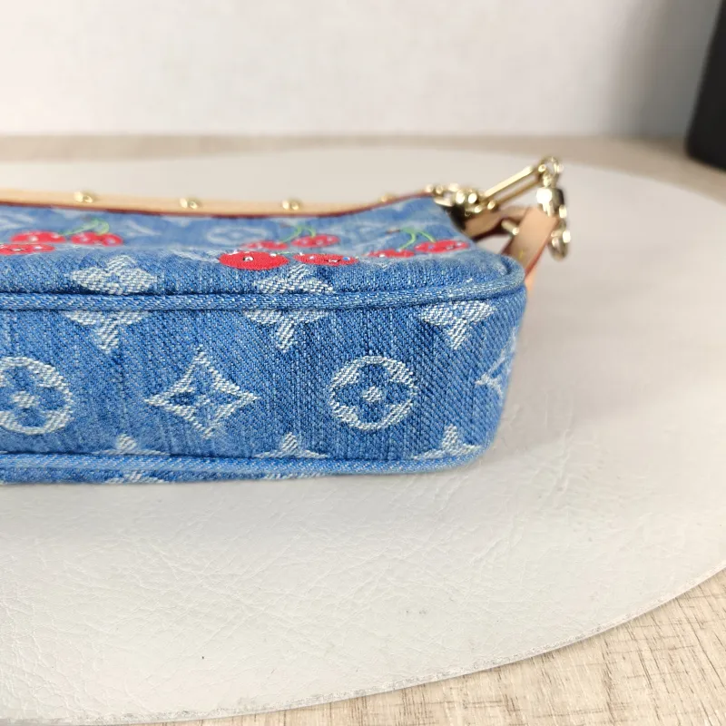 Louis Vuitton Shoulder Bag Pochette Accessoires Two Straps Blue · One Size 22 × 4 × 13 cm — detail view 5 of 10