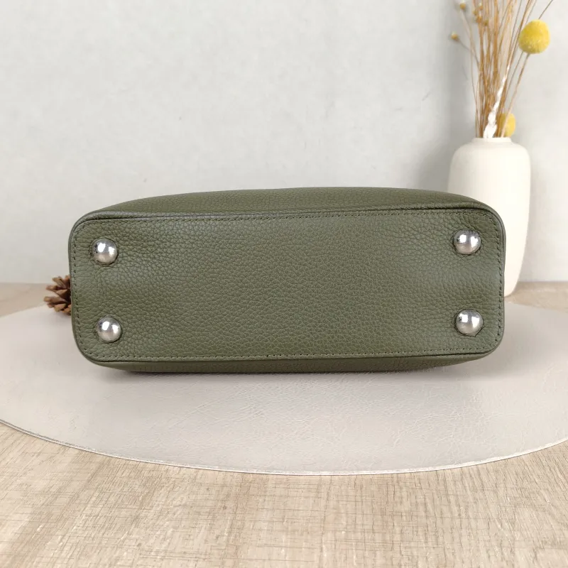 Louis Vuitton Top Handle Bag Capucines Calfskin BB 27 × 9 × 17.5 cm — cover view 2 of 5