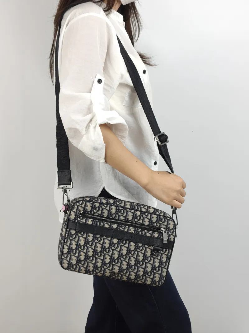 DIOR Crossbody Bag Safari Messenger Bag Beige · Black Large 26.5 × 7.5 × 17.5 cm — on-model view 1 of 2