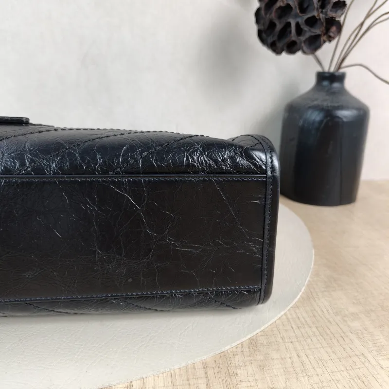 SAINT LAURENT Shoulder Bag NIKI SHOPPING Shopping Tote Black Calfskin Medium33 × 11.5 × 27 cm — detail view 7 of 12