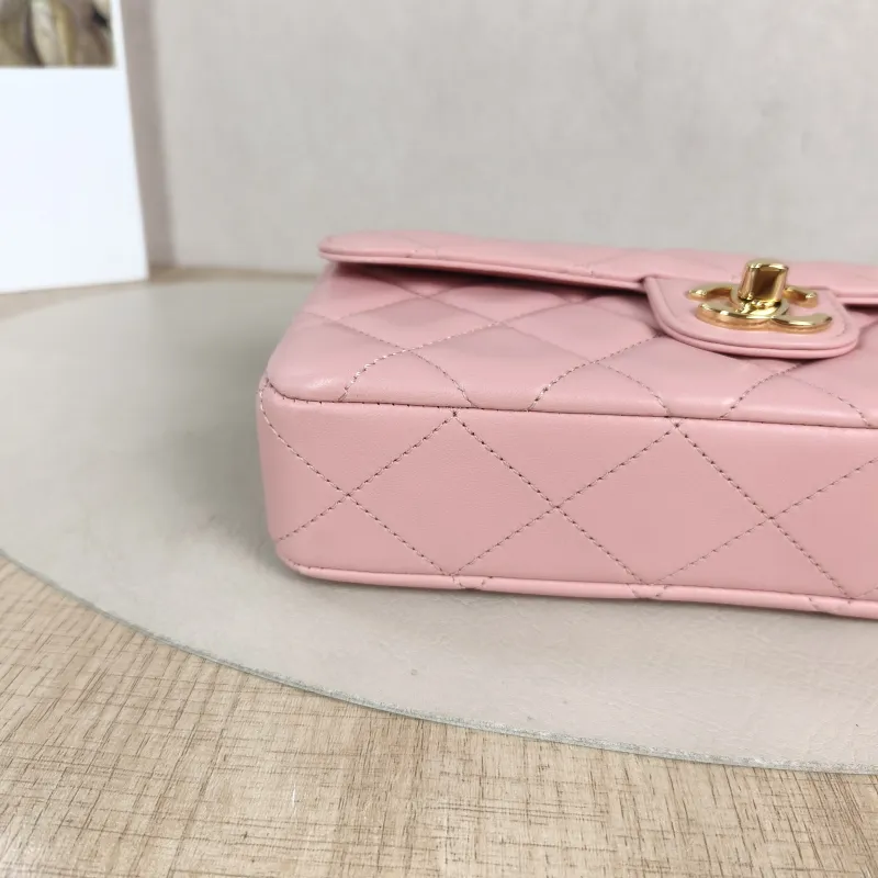 Chanel Crossbody Bag Collection Baguette Bag Pink Lambskin Small 21.5 × 4 × 12 cm — detail view 9 of 11