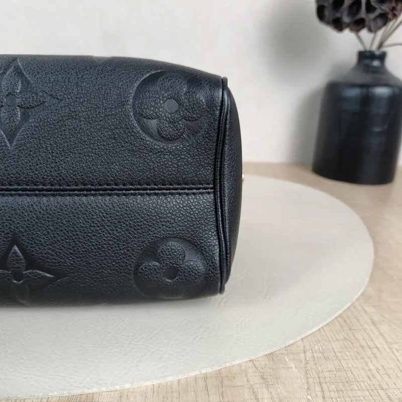 Louis Vuitton Crossbody Bag Speedy20Black Calfskin Small20.5 × 12 × 13.5 cm — detail view 7 of 10