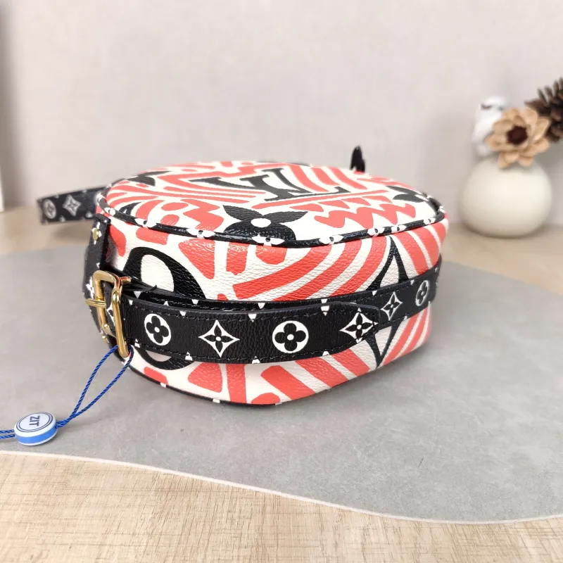 Louis Vuitton Crossbody Bag BOITE CHAPEAU SOUPLE Black PVC Small 17 × 7 × 16 cm — detail view 4 of 9
