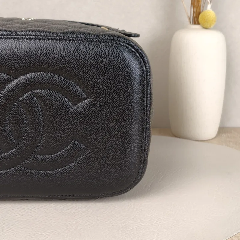 Chanel Top Handle Bag 22C Box Bag Cosmetic Bag Black Grained Calfskin 21 × 14 × 15 cm — detail view 2 of 15