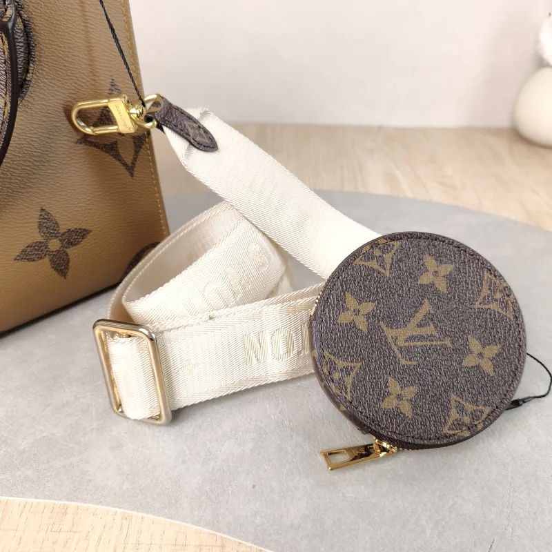 Louis Vuitton Shoulder Bag Onthego Monogram PVC Small 25 × 11.5 × 19 cm — detail view 6 of 11