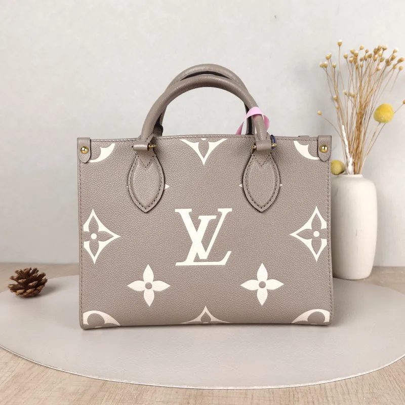 Louis Vuitton Shoulder Bag Onthego · White Empreinte Embossed Calfskin Small25 × 11.5 × 19 cm — cover view 3 of 5