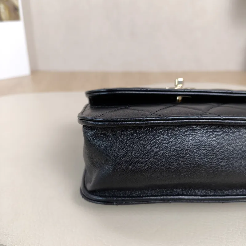 Chanel Crossbody Bag26c Pearl Black Lambskinmini15 × 5.5 × 10.5 cm — detail view 2 of 13