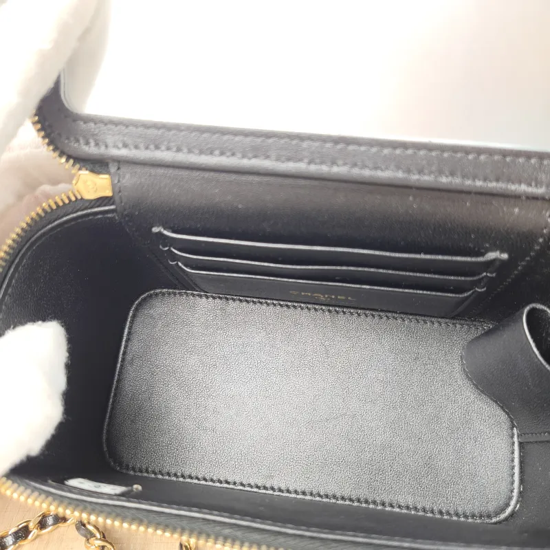 Chanel Crossbody Bag Black Lambskin Mini 16 × 8 × 9.5 cm — detail view 10 of 15