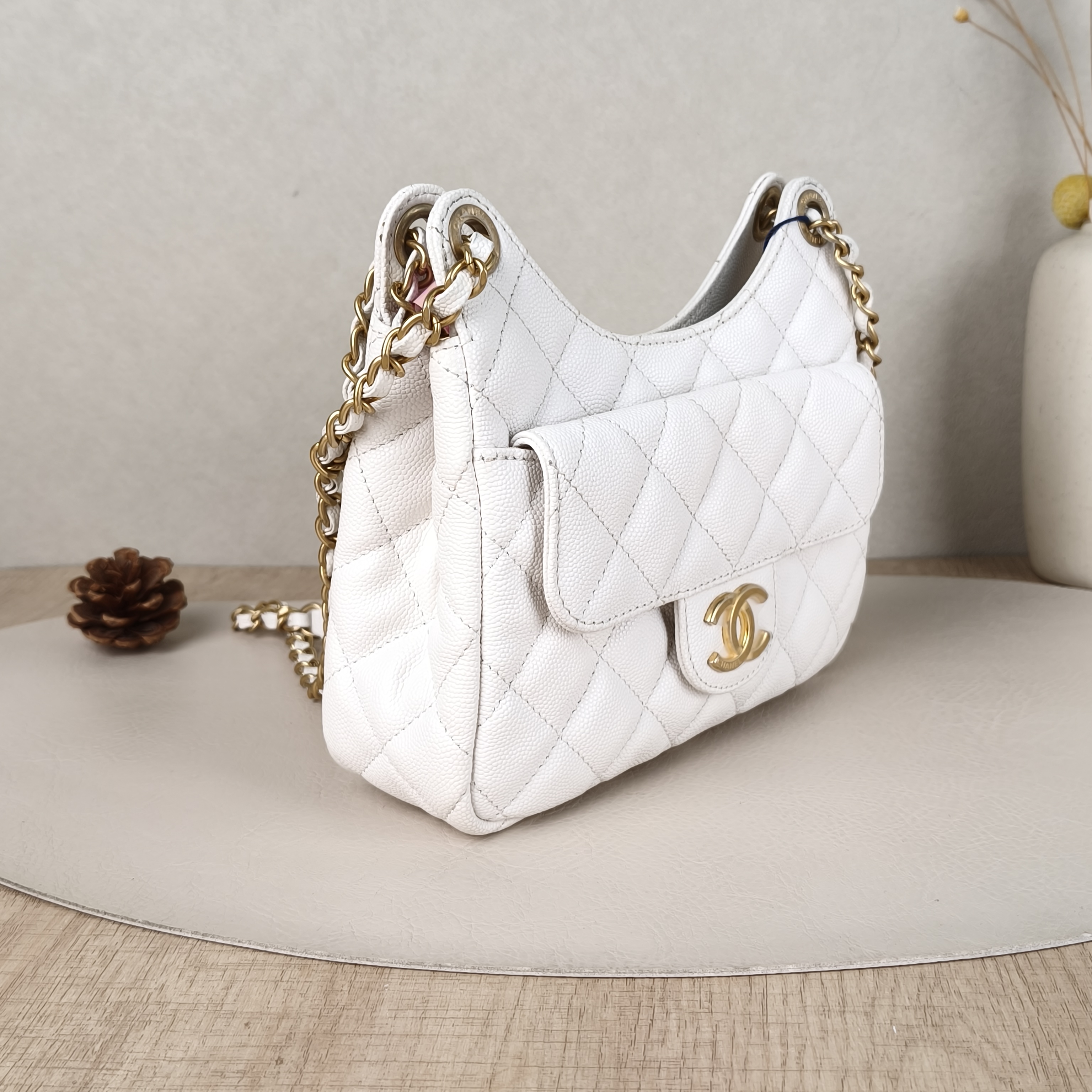 Chanel Crossbody Bag White Grained Calfskin Small19 × 6 × 17 cm — cover view 2 of 5