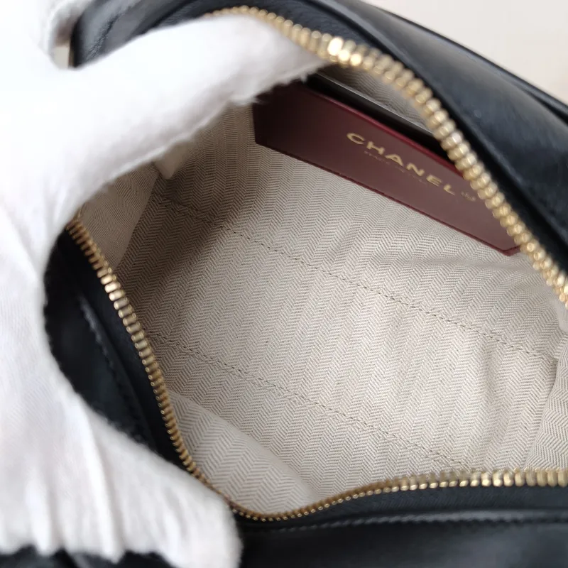 Chanel Shoulder Bag Bowling Bag Black Calfskin 20 × 8 × 12 cm — detail view 2 of 12