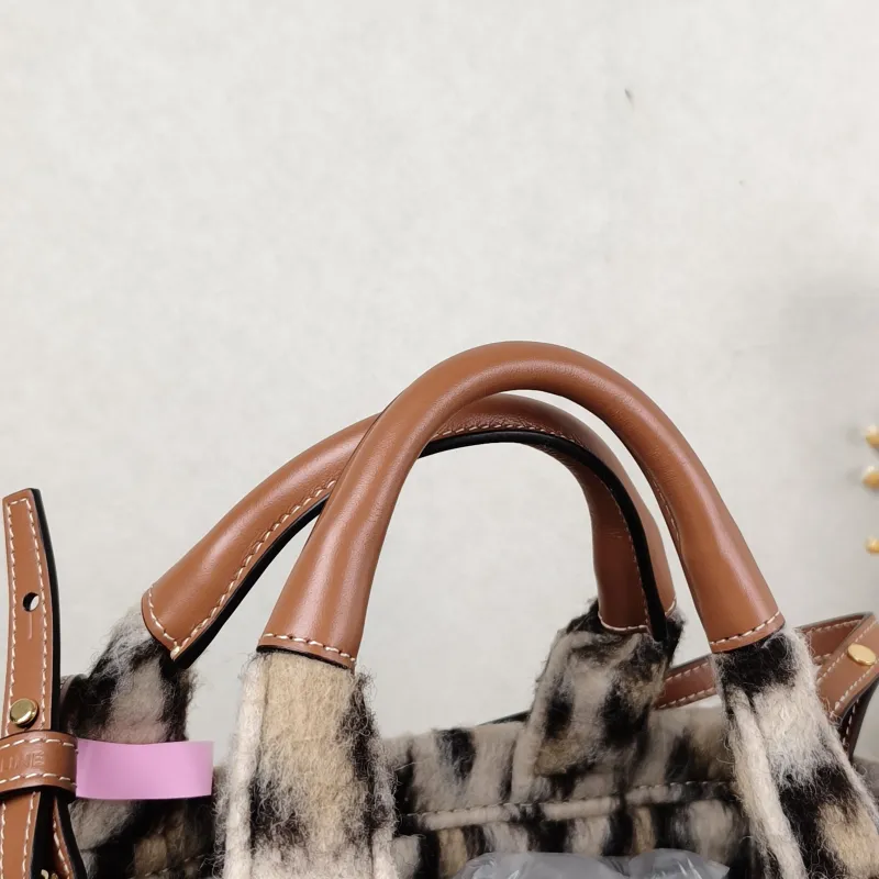 CELINE Shoulder Bag CABAS THAIS Shopping Tote Small 25.5 × 12 × 18.5 cm — detail view 6 of 10