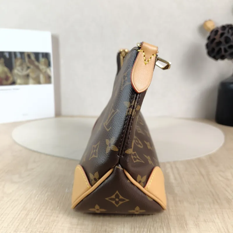 Louis Vuitton Crossbody Bag Boulogne PVC Small26 × 9.5 × 16 cm — detail view 1 of 11