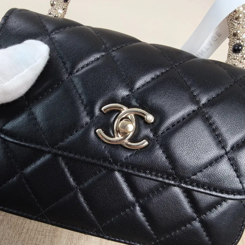 Chanel Crossbody Bag26c Pearl Black Lambskinmini15 × 5.5 × 10.5 cm — detail view 12 of 13