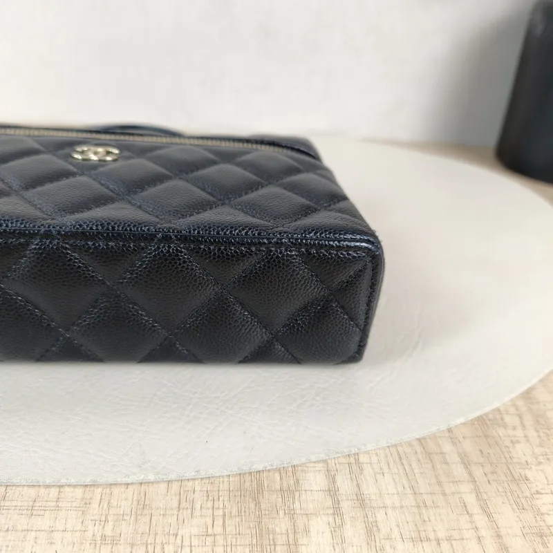 Chanel Crossbody Baglp Box Bag Top Handle Crossbody Bag Black Grained Calfskin One Size19.5 × 5 × 17 cm — detail view 3 of 14