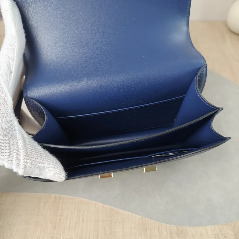 Hermès Crossbody Bag Constance 19 Gold-Tone Hardware 7U Lambskin Mini 19 × 4 × 15 cm G — detail view 6 of 14