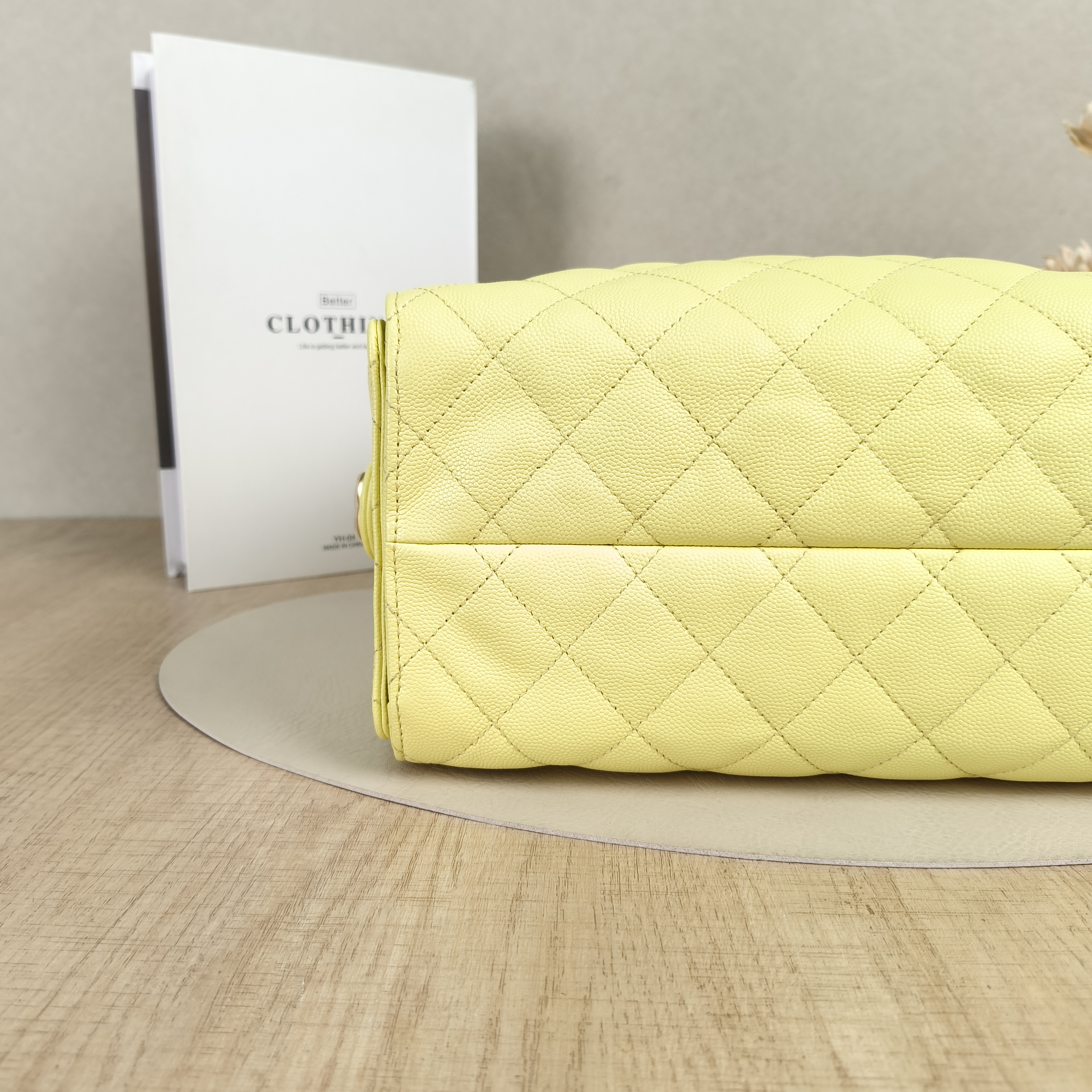 Chanel Shoulder Bag25Bag Yellow Grained Calfskin Small26 × 14 × 30 cm — cover view 2 of 9