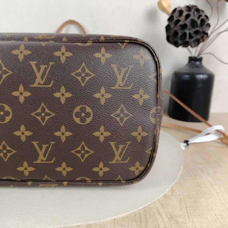 Louis Vuitton Shoulder Bag Neverfull Monogram PVC Medium31 × 14 × 28 cm — detail view 8 of 12