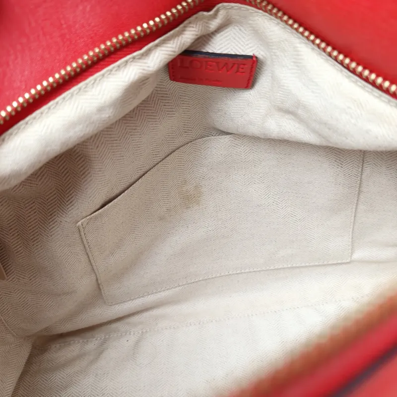 LOEWE Crossbody Bag Puzzle Red Calfskin Medium29 × 14 × 19.5 cm — detail view 5 of 17