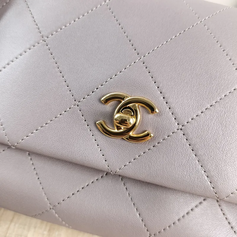 Chanel Shoulder Bag Shoulder Bag Grey Lambskin One Size25 × 5 × 14.5 cm — detail view 10 of 12