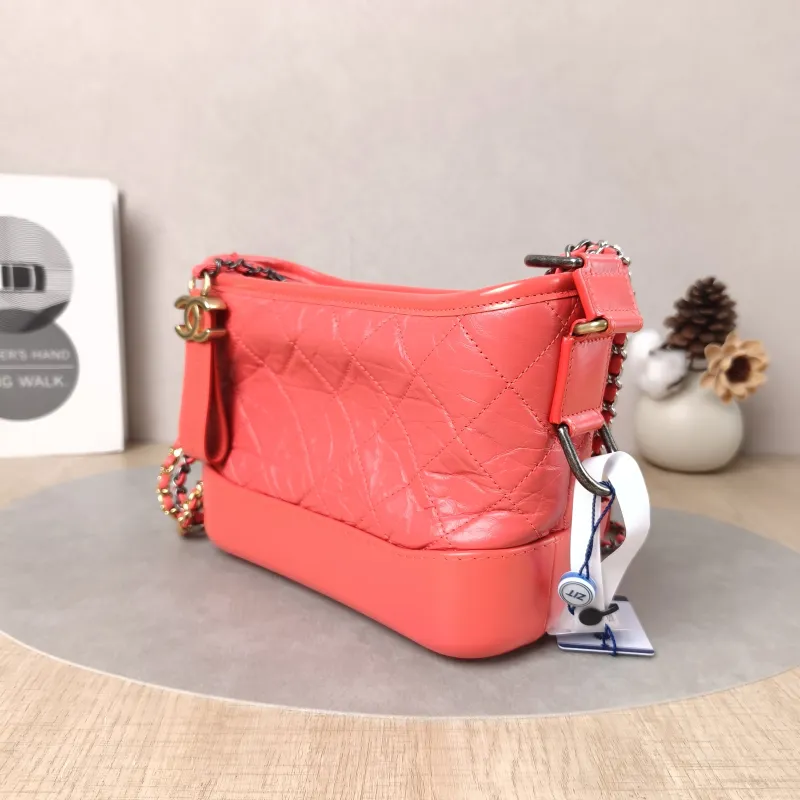 Chanel Crossbody Bag Gabrielle Gabrielle Bag Red CC alfskin Small20 × 8 × 15 cm — cover view 3 of 5