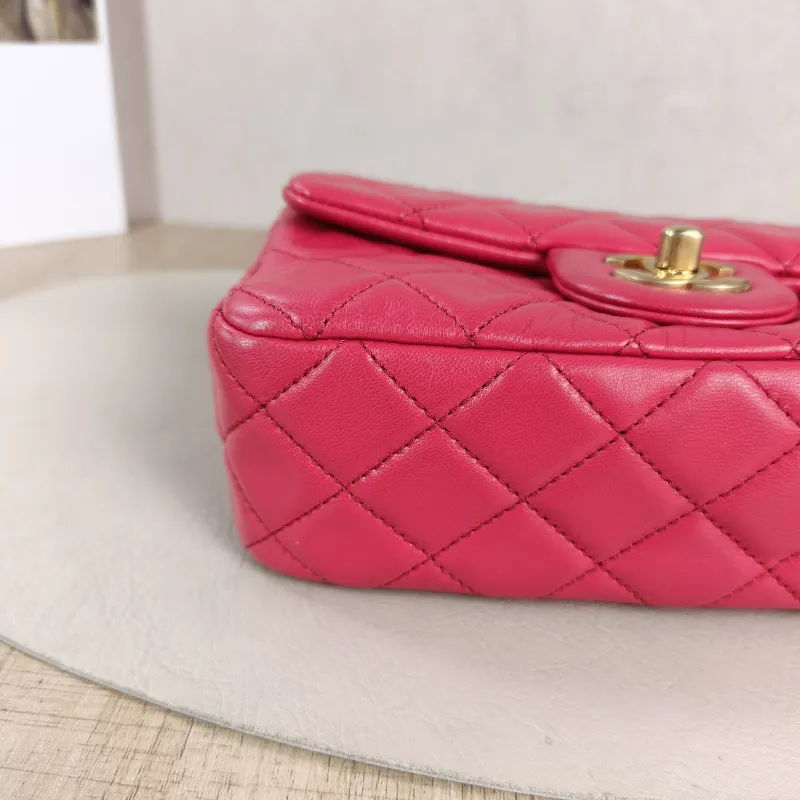 Chanel Crossbody Bag mini Red Lambskin One Size 20 × 6 × 12 cm 30 — detail view 10 of 11