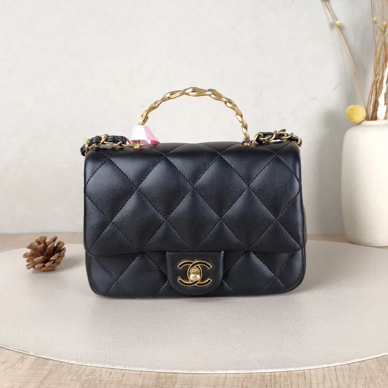 Chanel Crossbody Bag25c Black Lambskin One Size19 × 6 × 14 cm
