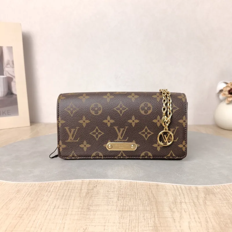 Louis Vuitton Crossbody Bag LILY Chain Bagwoc Monogram PVC 21 × 3.5 × 10.5 cm