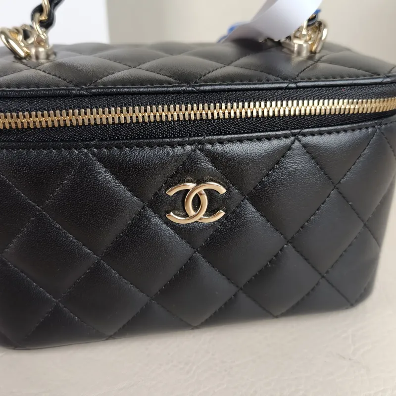 Chanel Crossbody Bag Edition Black with Gold-Tone Hardware Lambskin Mini 16 × 8 × 9.5 cm — detail view 10 of 12