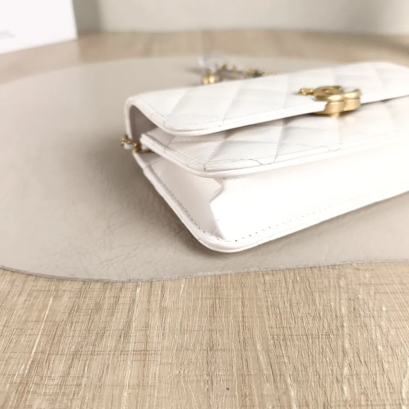 Chanel Crossbody Bag woc White Calfskin Mini 17.2 × 3.3 × 10 cm — detail view 9 of 12