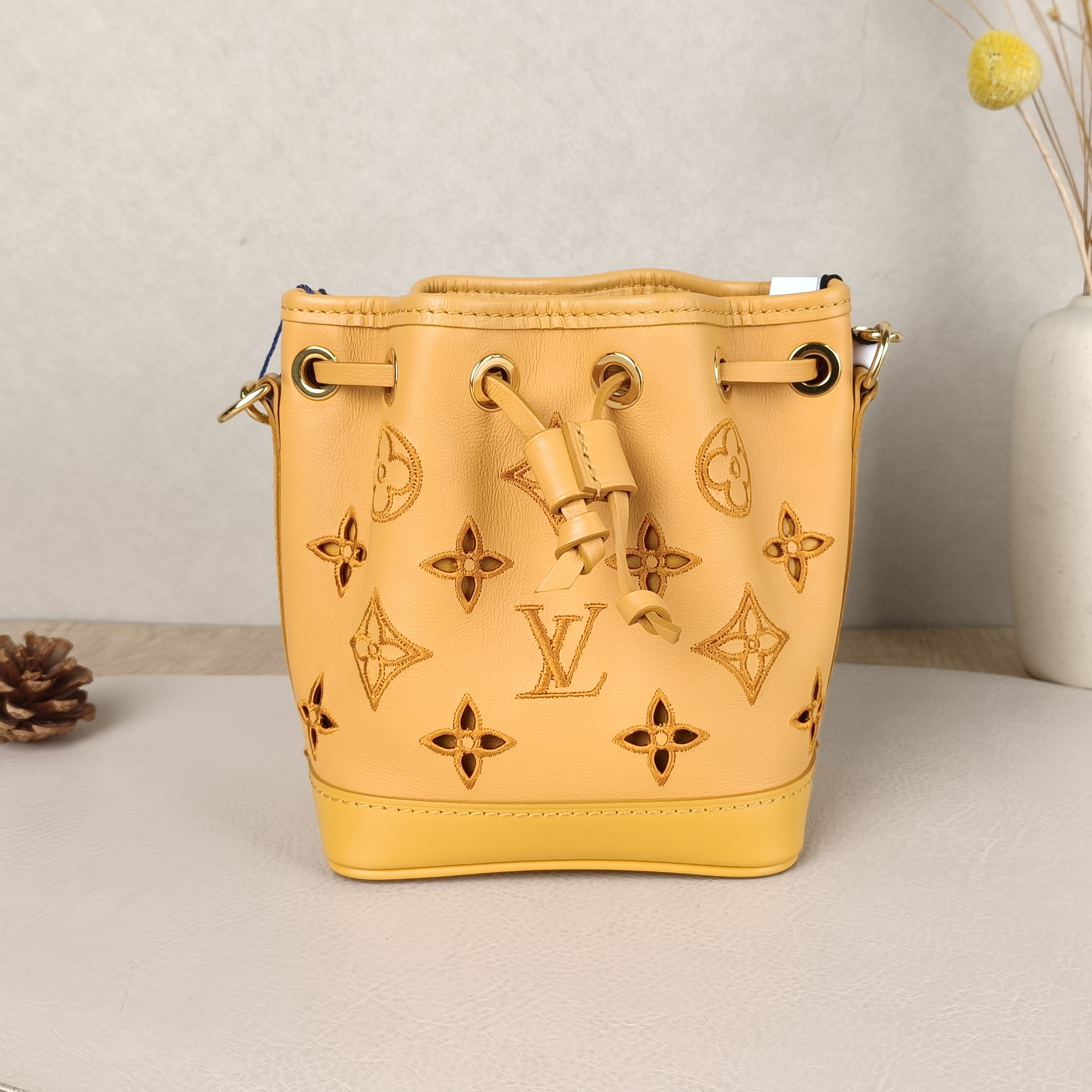 Louis Vuitton Shoulder Bag NANO NOÉ Bucket Bag Nano Yellow Calfskinnano13 × 10 × 16 cm