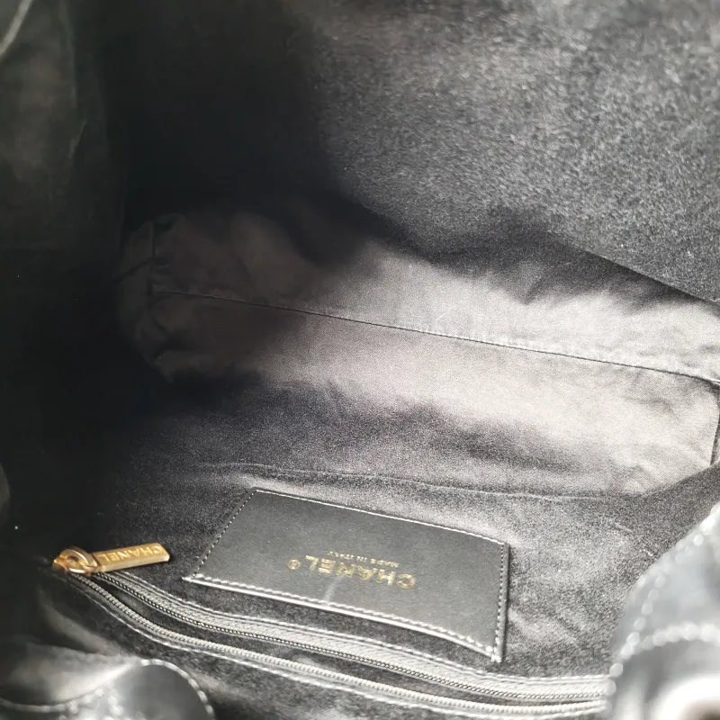 Chanel Crossbody Bag 26c hobo Black Calfskin 27.5 × 8 × 25 cm Microchip Edition — detail view 1 of 11