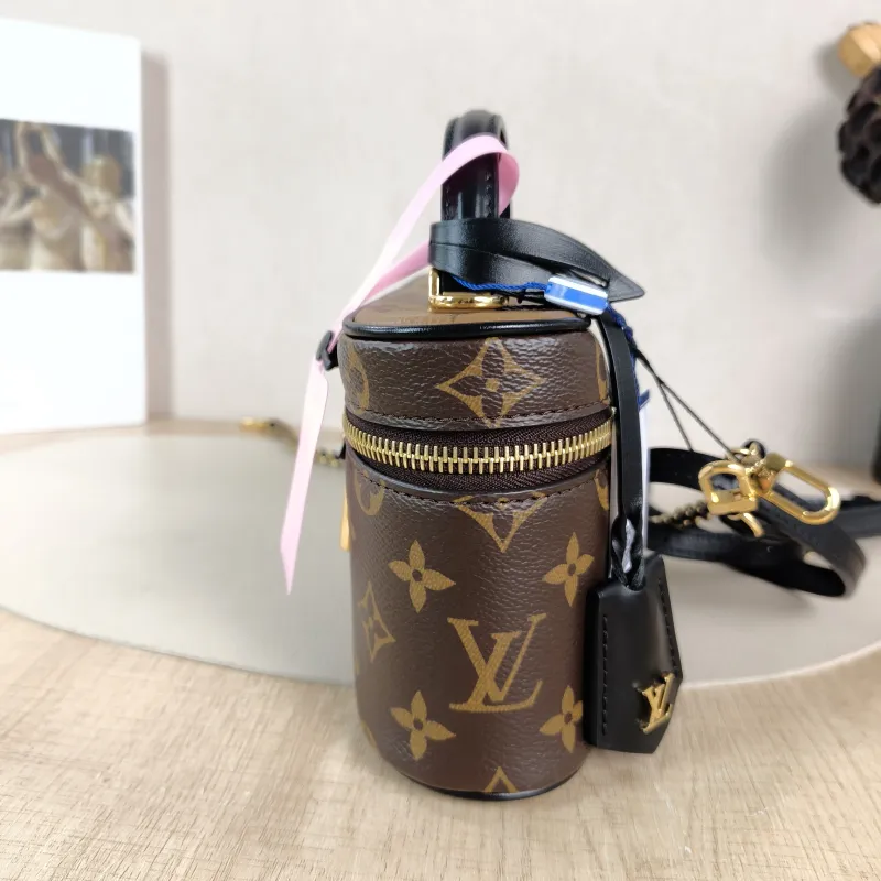 Louis Vuitton Shoulder Bag VANITY POUCH Cosmetic Bag Monogram PVC One Size 19 × 6.5 × 11.5 cm — detail view 7 of 10